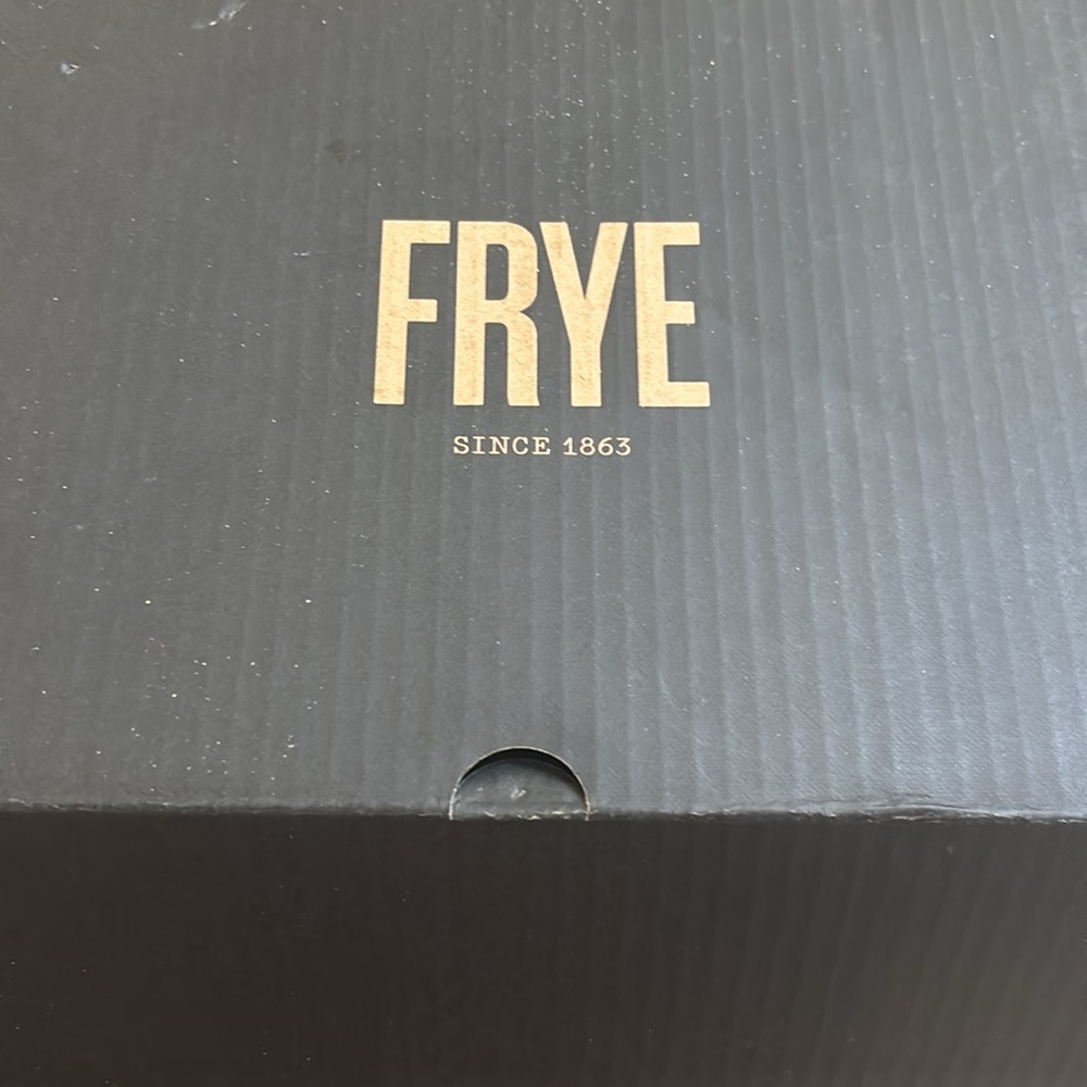 Frye Brown Leather Melanie Cognac Classic Slip-On Design NIB - Picture 2 of 5